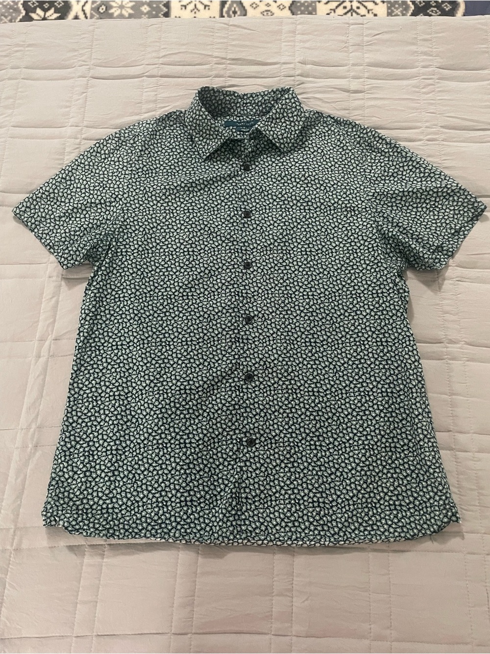 Perry Ellis Short-Sleeve Button-Down Shirt in Teal and White Print